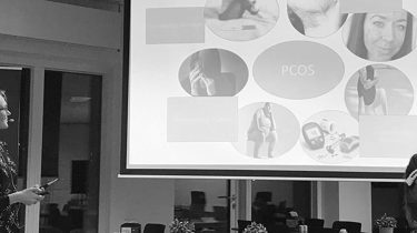 Marie Louise holder foredrag om fertilitet.