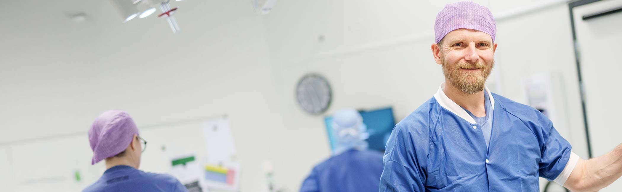 Kvindelig kirurg fra Aleris Hospitaler.