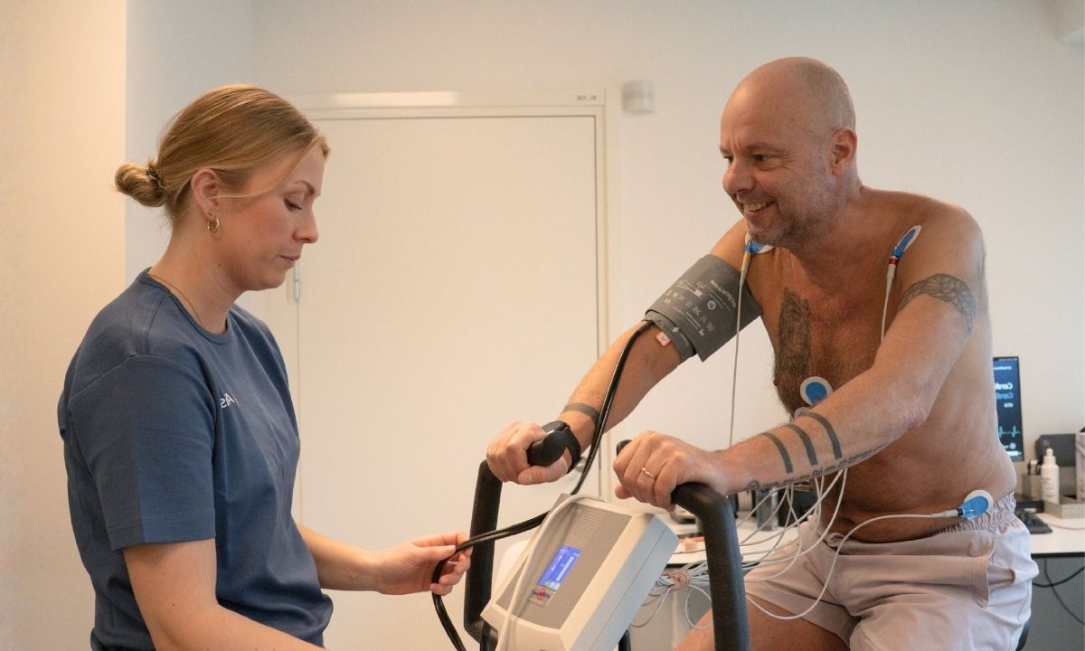 Den tidligere cykelrytter Bo Hamburger får foretaget en cykeltest for at undersøge bl.a. lungekapacitet i forbindelse med en helbredsundersøgelse på Aleris Hospitaler.
