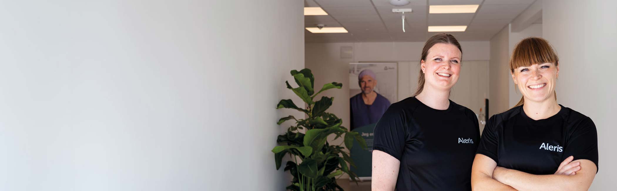 Aleris fysioterapeuter tager smilende imod patienter.