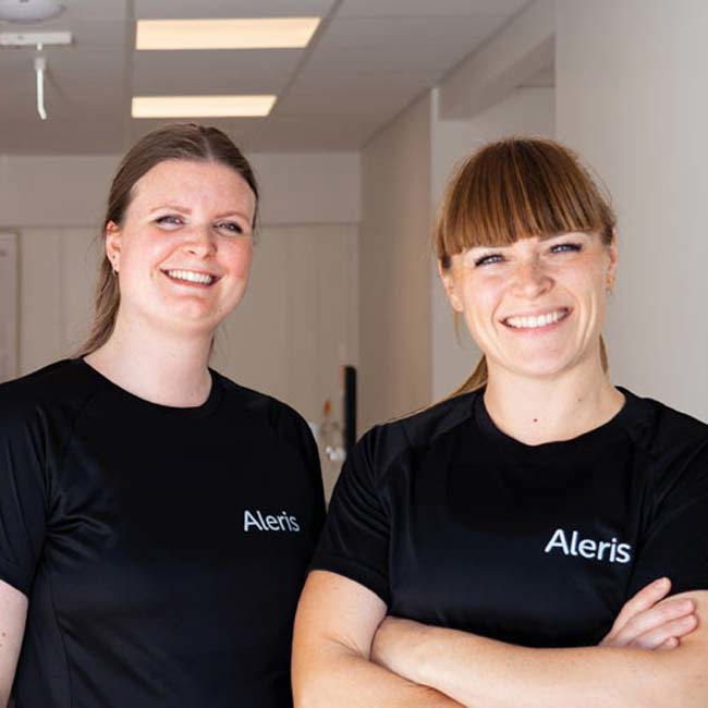 Aleris fysioterapeuter tager smilende imod patienter.