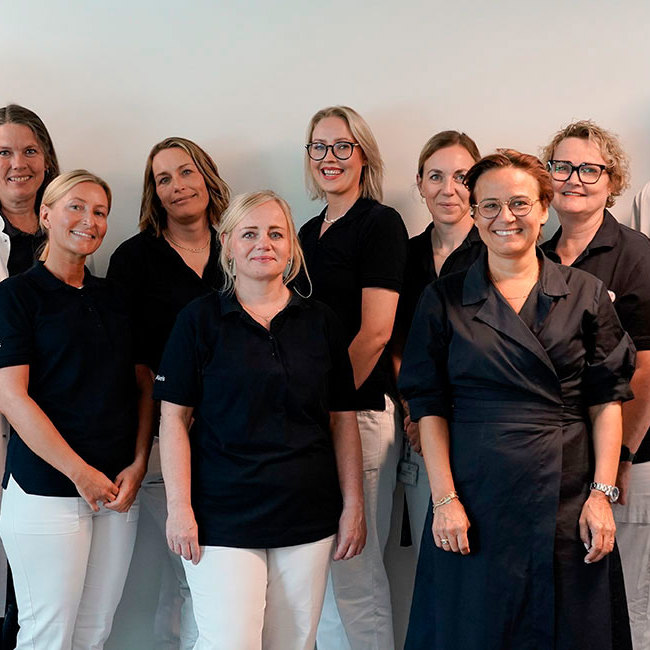 Alle medarbejdere i Aleris Health København linet op.