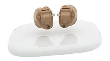 CIC høreapparat, som er så lille i ørene, at den næsten ikke kan ses i øret.