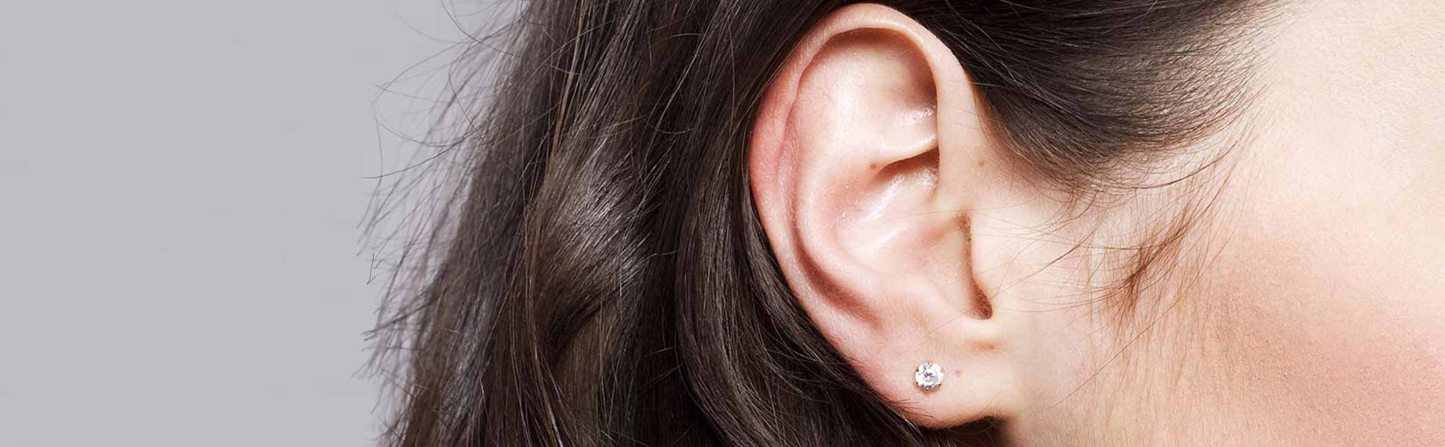 En kvinde med væske i mellemøret.