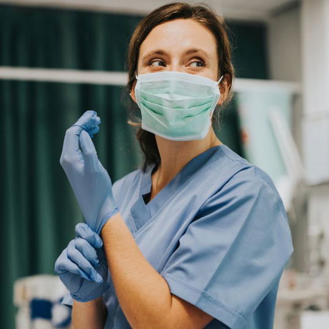 Læge klar til at modtage ny patient.