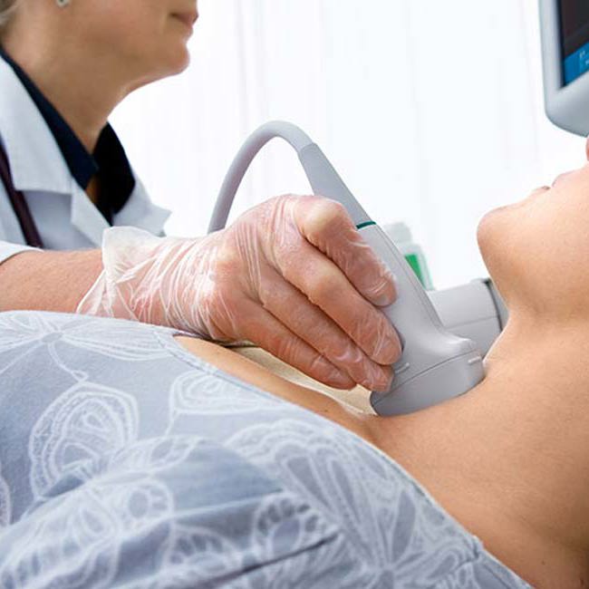 Radiolog foretager ultralydsscanning.