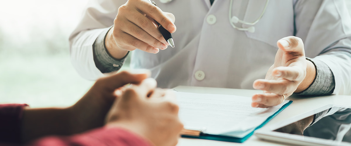 En læge forklarer Aleris forskellige tilbud af urologiske undersøgelse.